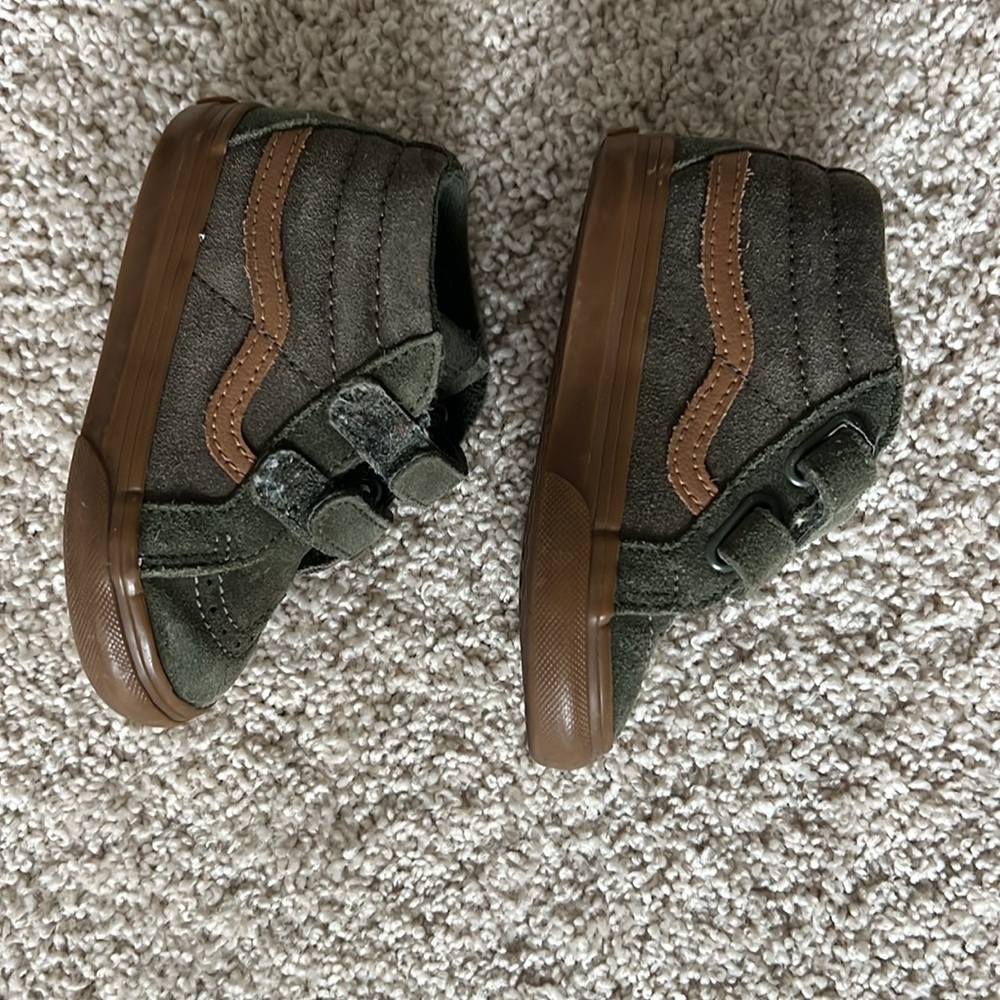 Vans - Picture 3 of 7